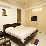 Oyo Premium Mumbai Near Seven Hills Hospital