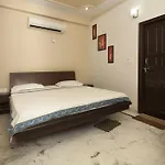 Oyo Premium Mumbai Near Seven Hills Hospital