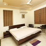 Oyo Premium Mumbai Near Seven Hills Hospital