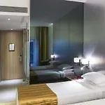 Metro International Hotel 2*