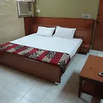 Happy Hotel *