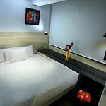 Capsule hotel Urbanpod 3*