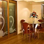 Midtown Pritam Hotel