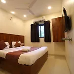 Hotel Oyo 8757 Prakash 3*