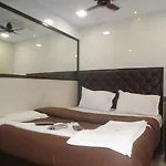 Qamar 2* Mumbai