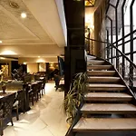 Rajhans Hotel