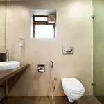 Rajhans Hotel