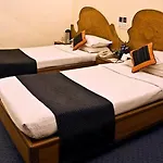 Hotel Midtown Pritam 3*