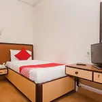 Oyo 935 Palkhee 3*