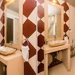 Hotel Oliver, Colaba