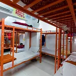 Mumbai Backpackers,Airport