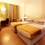 Metro International Hotel 2*
