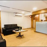 Qubestay Airport Capsule Hotel & Hostel