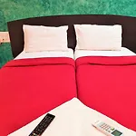 Hexa Golden Stay