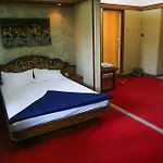 Happy Hotel *