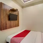 Oyo 42009 A One Hotel 3*
