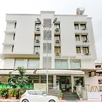 Capital O 45076 Hotel Vegas Residency Deluxe