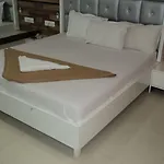 Celeste Colaba Hotel 2*