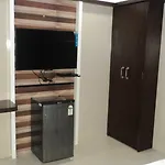 Celeste Colaba 2*