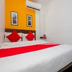 Oyo 13885 Metro Residency