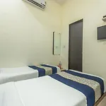 Hotel Oyo 845 Kailash Park 2*
