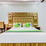 Hotel Treebo Trend Bkc Grand 3*