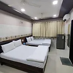 Pakeeza Hotel