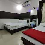 Pakeeza Hotel