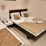 Hotel Honest