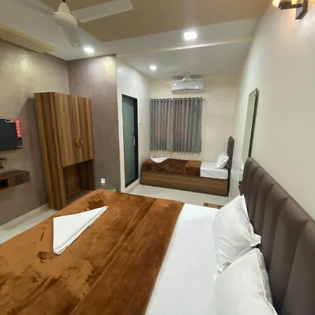 Divine Hotel *