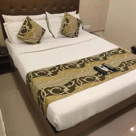 Hotel Golden Nest Popular Residency 2*
