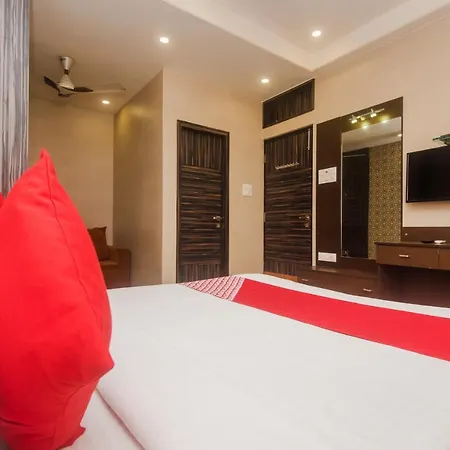 Oyo 6371 Abrol Hotel 3*