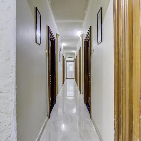 Oyo 74879 Imperial Palace Hotel 3*