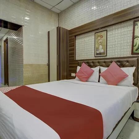 Hotel Oyo 74879 Imperial Palace 3*