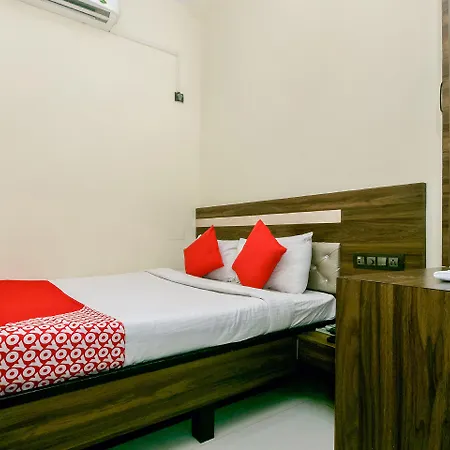 Hotel Oyo 23656 Parimeet 3*