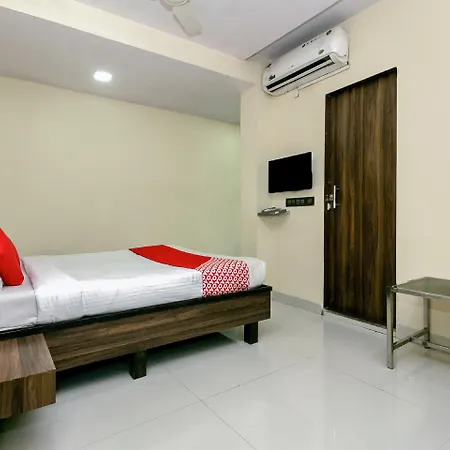 Hotel Oyo 23656 Parimeet 3*