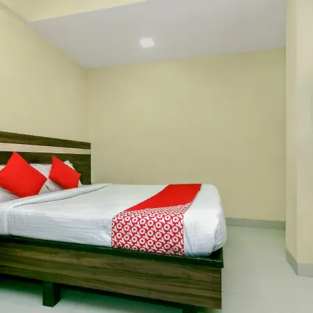 Hotel Oyo 23656 Parimeet Mumbai