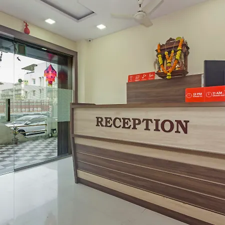 Hotel Oyo 23656 Parimeet 3*