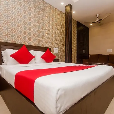 Oyo 6371 Abrol Hotel 3*