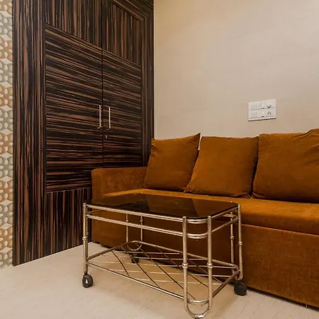 Hotel Oyo 6371 Abrol 3*