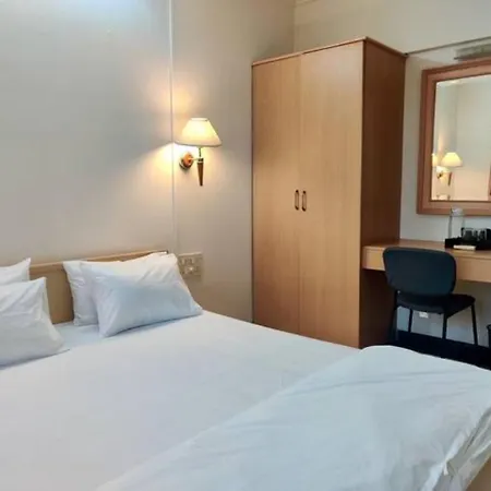 Apartment 2 Bhk Cozy W/ Netflix And Wifi In Bandra *