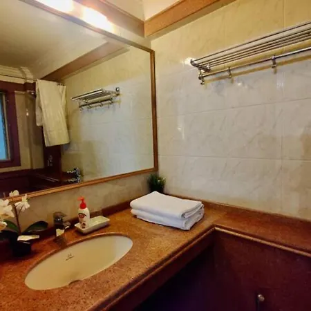 2 Bhk Cozy W/ Netflix And Wifi In Bandra Mumbai