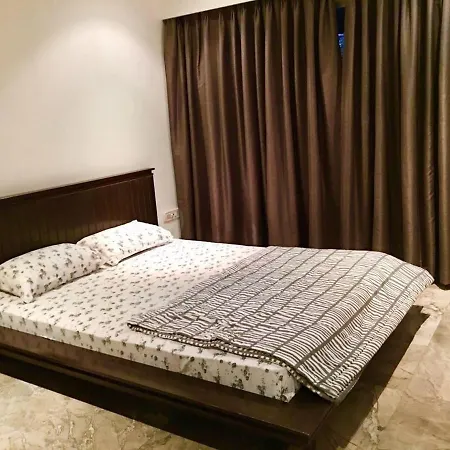 Private In 3bhk Santacruz West With Breakfast & Caretacker