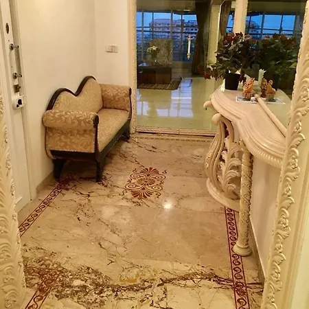 Private In 3bhk Santacruz West With Breakfast & Caretacker Apartment *