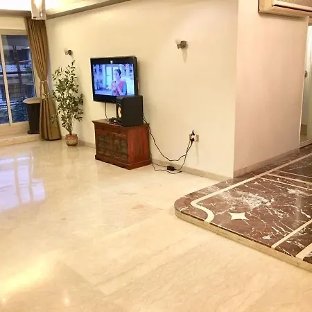 Private In 3bhk Santacruz West With Breakfast & Caretacker *
