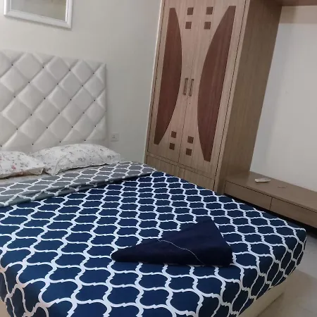 Comfortable 3bhk In The Near To Bkc Apartment