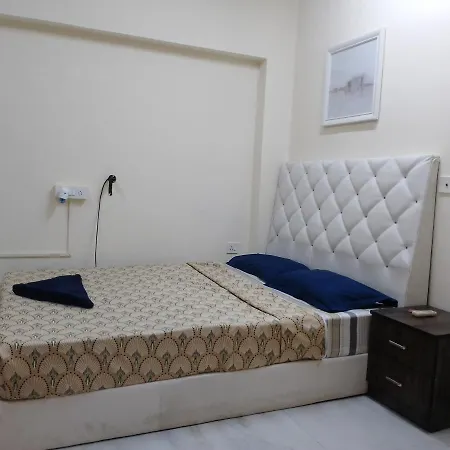Comfortable 3bhk In The Near To Bkc Apartment