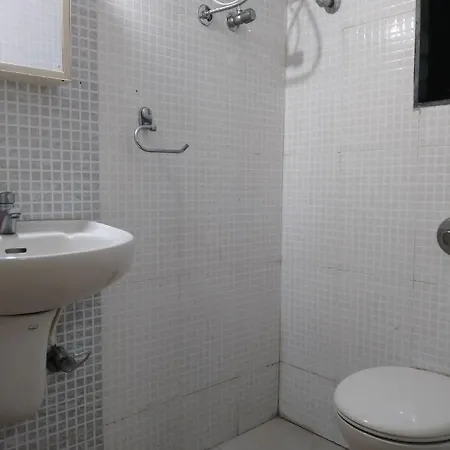Comfortable 3bhk In The Near To Bkc Apartment *