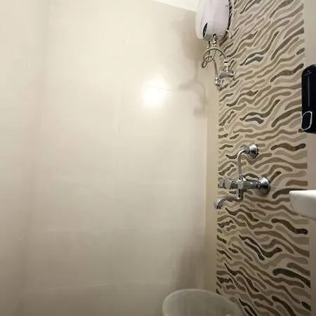 Apartment Filmy - 2 Bedroom In Goregaon East