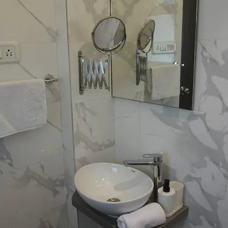 Apartment 2br Sea View Service Worli By Florastays Mumbai